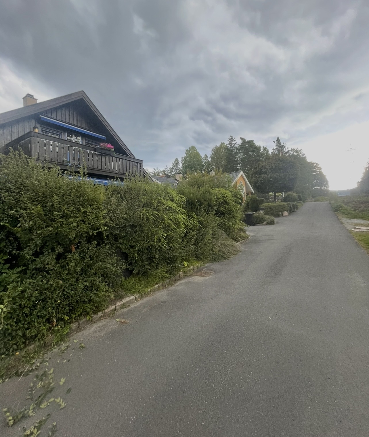 Før: Uteområde før oppgradering